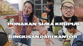 Dapat Bingkisan dari Kantor dan Krupuk Banyak Buat Ponakan