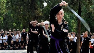 International students learn Chinese kung fu in Shaolin Temple