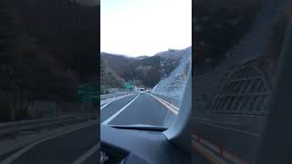 対向車の屋根に赤い物が🧐なんだこれ⁉️in中部横断自動車道