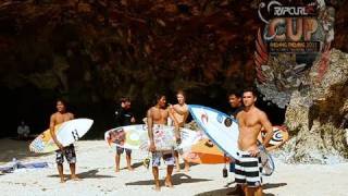 Padang Padang Cup 2011 - Pumping Uluwatu - fun session during the waiting period