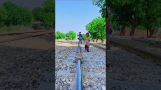 Gharib bachi train ke niche agi#usa #humanityindia #viralvideo #asia