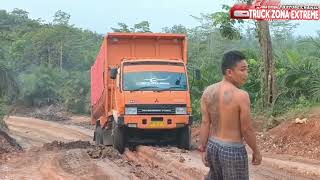 Tidak Mau Nginap Driver Terpaksa Siksa Dan paksa Tenaga Truk Agar Bisa lolos Dijalan Menghisap