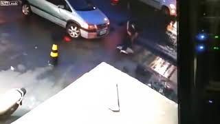 Liveleak com   Thief vs Unarmed Secuirty Gaurds