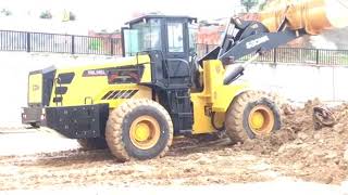 SOCMA 5t lithium battery wheel loader working in construction site