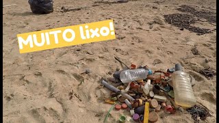 RECOLHENDO LIXO NA PRAIA | Julia Maciel