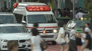 救急車がこれだけ叫んでも止まらない車。Implores emergency run.