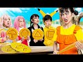 Baby Doll и друзья: Станьте Wednesday, Enid, Mommy Long Legs & Pikachu в Игре в кальмара!