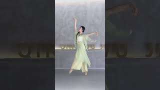 #中国古典舞 只若初见-麦芽糖 chinese classical dance #dancer #classicaldance #chineseclassicaldance #古典舞 #国风 #舞蹈