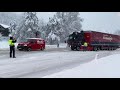 Schneefahrbahn in Schwarzach: Lkw stand quer