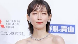 「ラヴィット！」吉岡里帆、人気芸人の肩に“密着” 生寸劇に絶賛の声相次ぐ「悶絶級の可愛さ」「羨ましい」