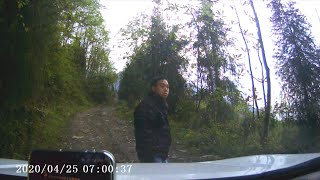 一人自驾长安车去彭州铁瓦殿登山，深山老林里陷车，差点崩溃了