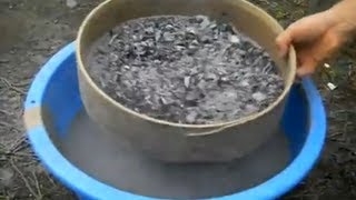 陶芸・釉薬の原料作り・木灰の水簸（すいひ）making glaze