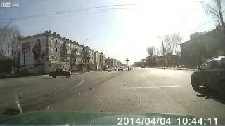 Nasty T-Bone Crash at Intersection Caught on Dashcam