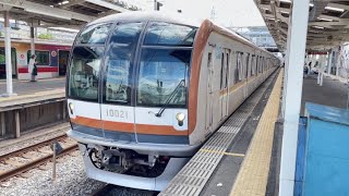 東京メトロ10000系10121編成（行先表示器三色LED）が当駅止まりの回送電車として警笛を鳴らして小手指駅3番線を発車するシーン（回53S）2023.8.7.10:18