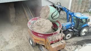 CANADIAN FARMER - THEY GOT BUSTED !! - Haybuster H-1130 chops up round bales.