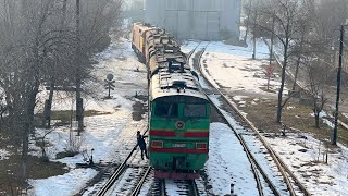 Shunting at the depot. Diesel locomotive TE33A-0278 moves sections of diesel locomotives 2TE10.