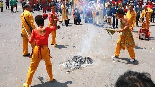 【三個乩童同時在廟埕操五寶調兵馬】108.4.14笨港港口宮媽祖聖誕進香期30