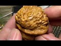 蛤蟆头核桃雕刻金蟾carved golden toad with toad head walnut hand carved