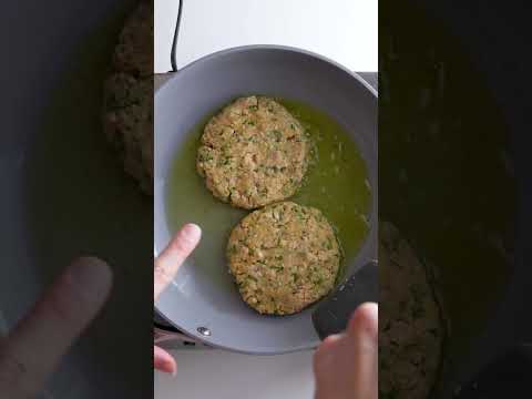 Delicious Salmon Burgers with Coleslaw Recipe