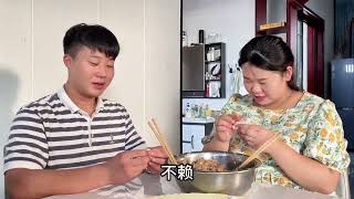 婆婆下地干农活中暑，小两口贴心下厨包饺子，场景和谐美满真幸福