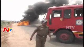 Auto Rickshaw Catches Fire At Godavari River Bridge Near Basra | Adilabad District