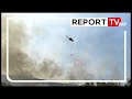 Report TV -Zjarri në Shpirag, nis ndërhyrja me helikopter për shuarjen e flakëve