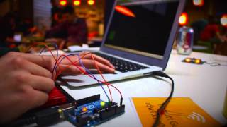 Howard's amazing game, powered by #nodebots https://github.com/cheeseen
