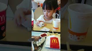 ポテト大好き3歳の頃 マクドナルド