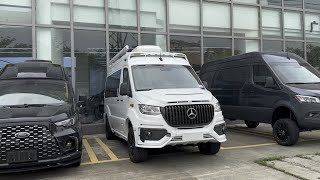 奔驰斯宾特3.0T柴油四驱版本的豪华B型商旅房车