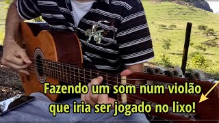 FAZENDO UM SOM NUM VIOLÃO QUE IRIA SER JOGADO NO LIXO