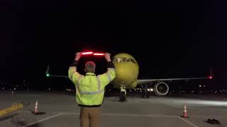 Night marshaling an A320