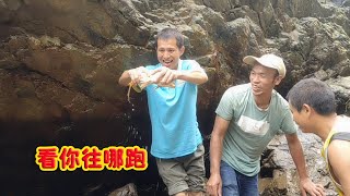 丫頭哥改變抓魚方式，壹行人扛抽水機去抓魚，收獲多多樂翻天