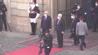 Milano, il saluto a distanza tra Mattarella e Steinmeier:  \