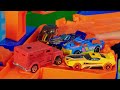 batalha Épica de monstros gigantes em hot wheels city 🐙💥🐲 equipe da mega garagem em português