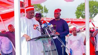 Jawabin jagora Sen. Rabi’u Musa Kwankwaso kenan agurin taron kaddamar da dokar ta baci akan ilimi