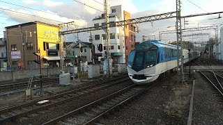 近鉄50000系SV02編成の特急しまかぜ京都行き 新田辺駅