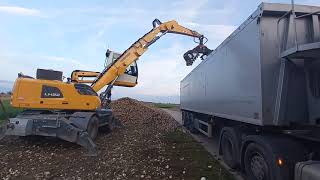 Bieten laden met de LIEBHERR LH 22. Ronald Bijl Muntendam.  loading sugarbeets