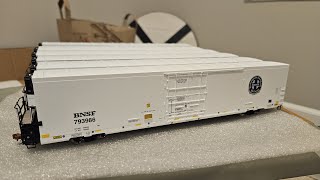 Review: ScaleTrains Rivet Counter 82' Trinity Reefer w/ Logo Icicles HO Scale (Second Run)