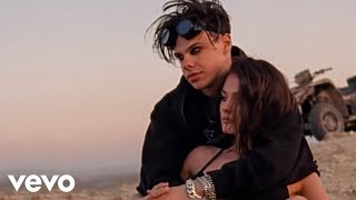YUNGBLUD - Falling Skies ft. Charlotte Lawrence