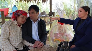 Poor 17 year old girl harvests pumpkins to sell at the market - the CEO's love for her