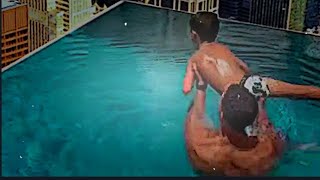 كريستيانو رونالدو يرمي ابنه من المسبح 😂😲