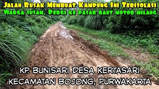 Jalan Menuju Kampung Ini Sangat Memperihatinkan