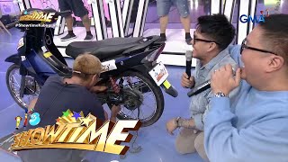 Kuyz Ion Perez, ANG TOTOONG BREADWINNER NA MEKANIKO! (And The Breadwinner Is) | It's Showtime