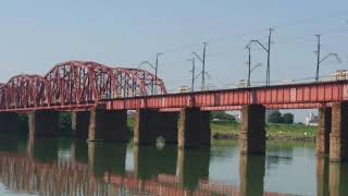 南海電車紀の川鉄橋  めでたい電車 ( 青)