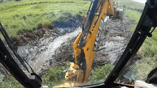 BACKHOE 24/01/25 draining floodplain