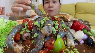 ตำกุ้งสดโรยเม็ดกระถิน แซ่บเผ็ดนัว ถูกใจหลายจ้ส|wern woei