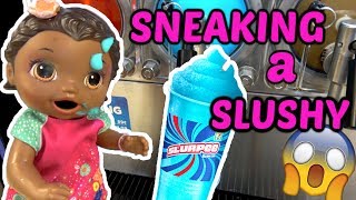 BABY ALIVE SNEAKS to the STORE! GETS a TREAT! The Lilly and Mommy Show! The TOYTASTIC Sisters.