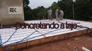 Concretando a laje com caminhão betoneira