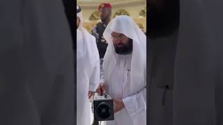 Sheikh Abdul Rahman Sudais, applied special blends of pure Oud oil to the Ka'bah and Black Kiswah.