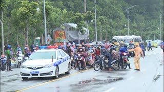 Lực lượng chức năng Nghệ An túc trực 24/7 đón hàng nghìn công dân đi xe máy về quê tránh dịch